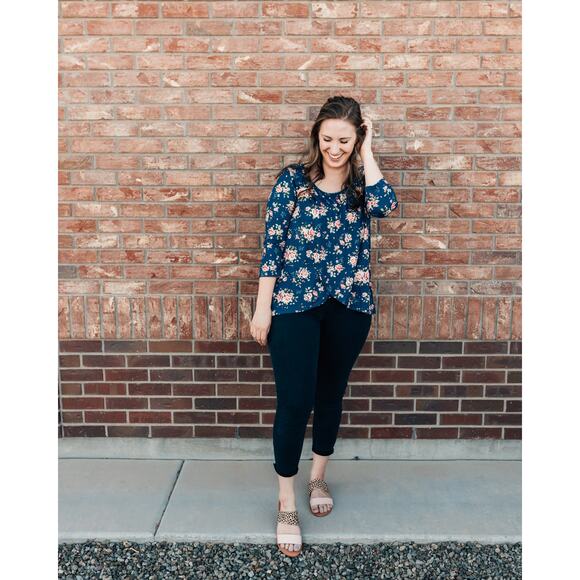 NWT - 3/4 Sleeve Round Neck Overlap Top - XL - Picture 3 of 5